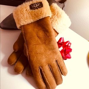 UGG sheepskin gloves